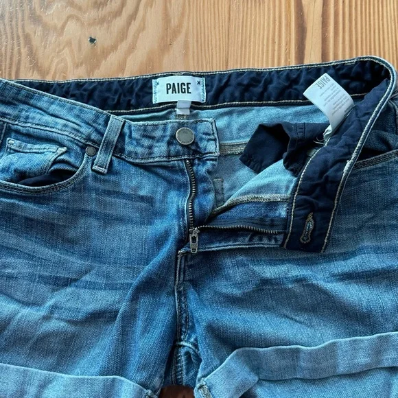 PAIGE Hutton Cuffed Denim Shorts in Toni Wash - Picture 5 of 9